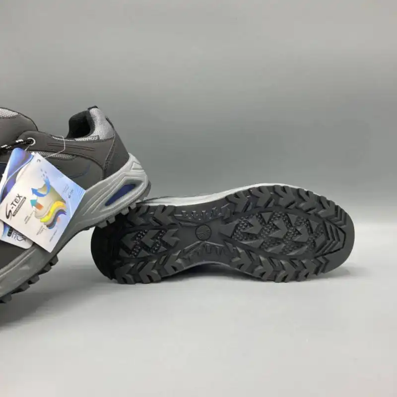 کفش طبیعت گردی مدل cr7040