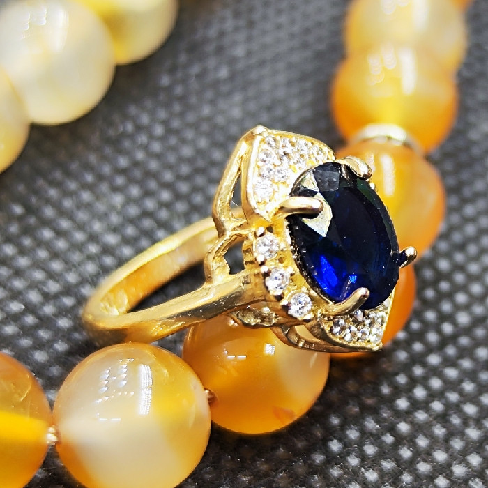 انگشتر زنانه مدل یاقوت کبود کد 222 انگشتر زنانه مدل یاقوت کبود کد 222