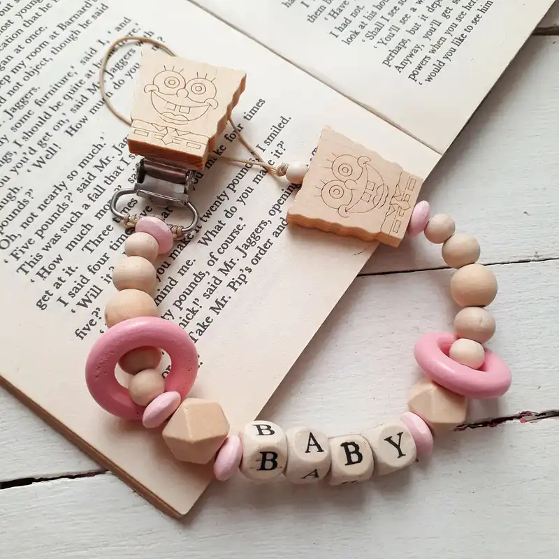 زنجیر پستانک مدل Woody Toy طرح باب اسفنجی