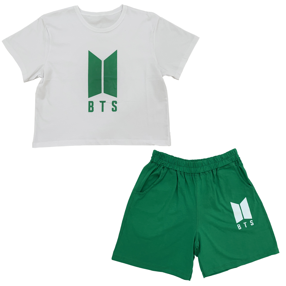 ست کراپ تاپ آستین کوتاه و شلوارک زنانه مدل BTS رنگ سبز