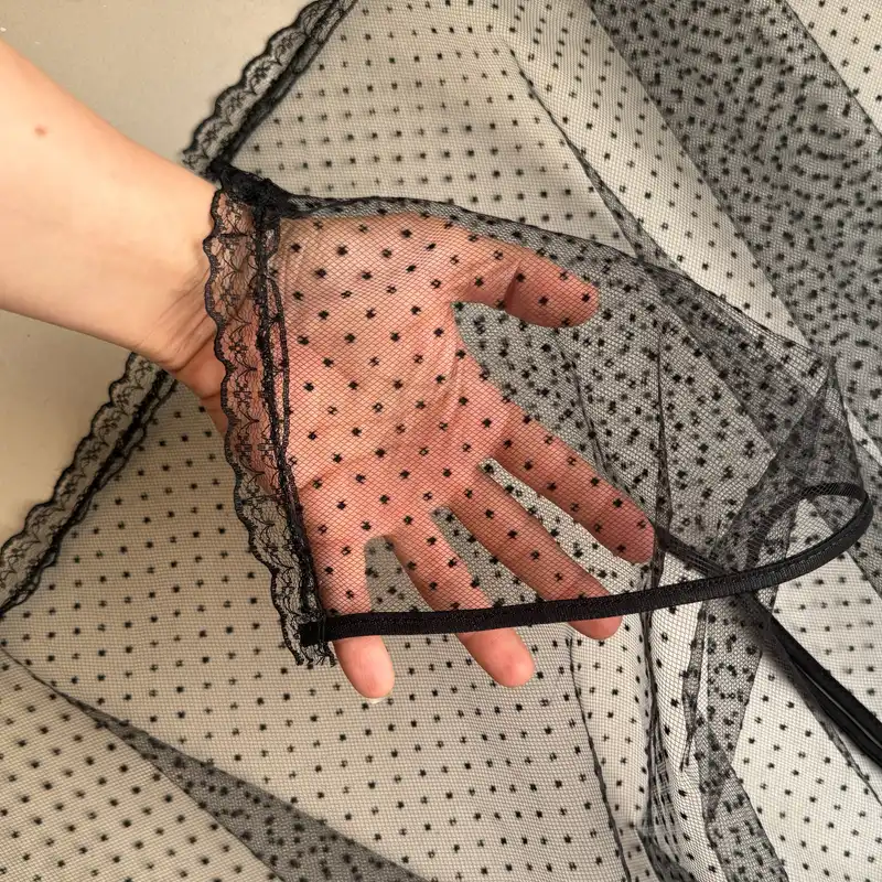 شال زنانه مدل توری خالخالی دور دانتل دار