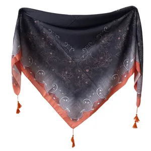 روسری زنانه مدل حاشیه گلدار وسط ساده منگوله دار