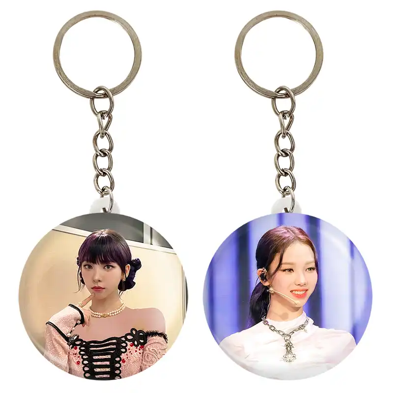 جاکلیدی خندالو مدل کارینا گروه گروه آسپا Aespa کد 1971419713 مجموعه 2 عددی