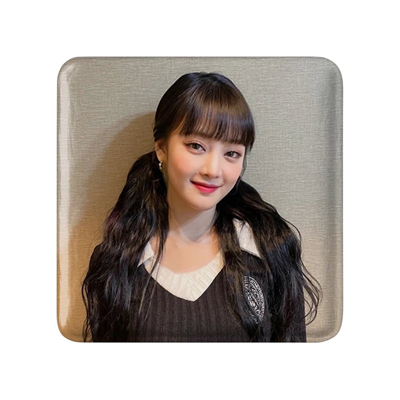 مگنت خندالو طرح مینی گروه جی آیدل GIdle  مدل مربعی کد 19531