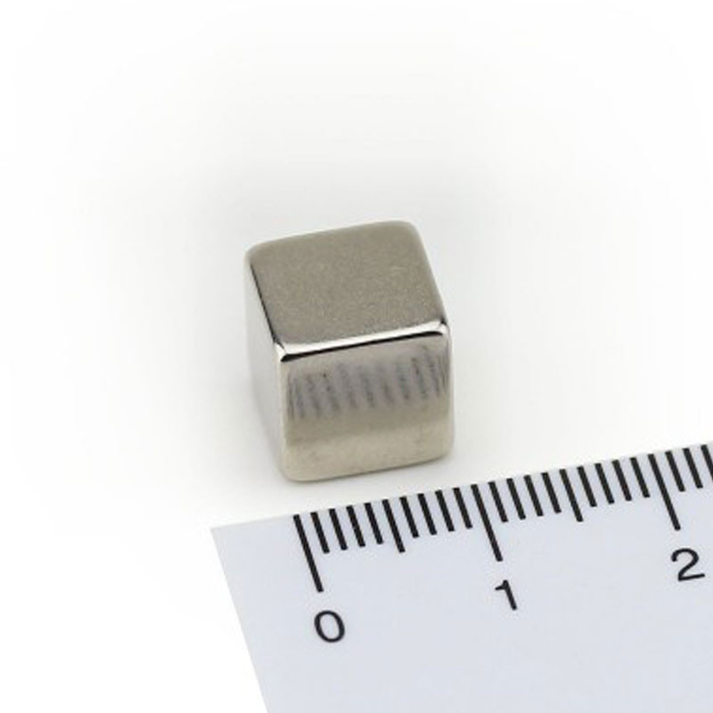آهن ربا مدل نئودیمیوم بلوک 10x10x10mm بسته 4 عددی آهن ربا مدل نئودیمیوم بلوک 10x10x10mm بسته 4 عددی