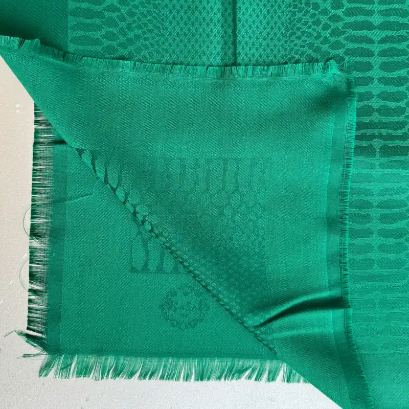 روسری زنانه مدل نخی ساده رسمی پوست ماری چهار فصل قواره بزرگ کد 7