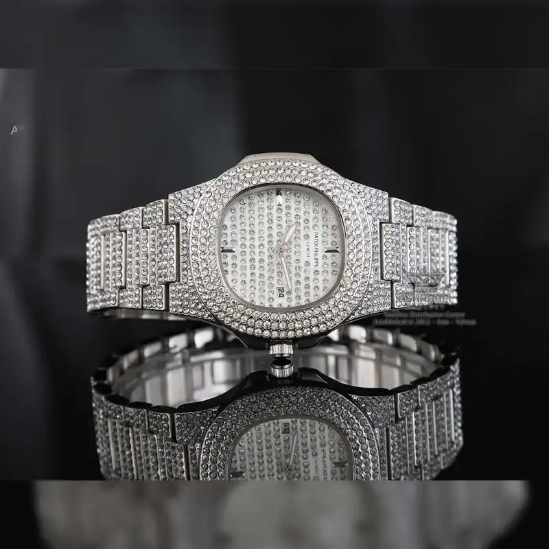 ساعت مچی عقربه ای پتک فیلیپ مدل قفل مخفی نگین دار