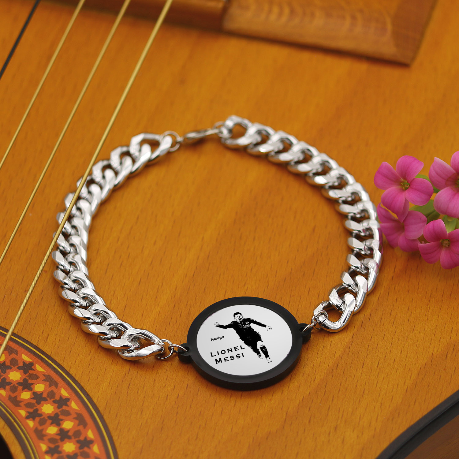 دستبند ناکسیگو مدل لیونل مسی کد BZ7669 دستبند ناکسیگو مدل لیونل مسی کد BZ7669