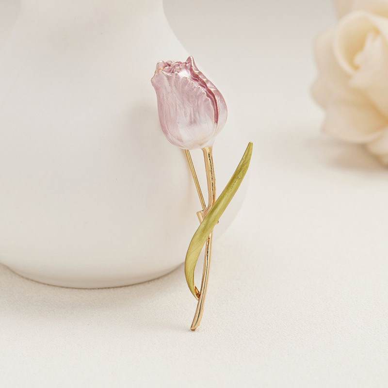 گل سینه زنانه مدل غنچه لاله کد 00696 گل سینه زنانه مدل غنچه لاله کد 00696