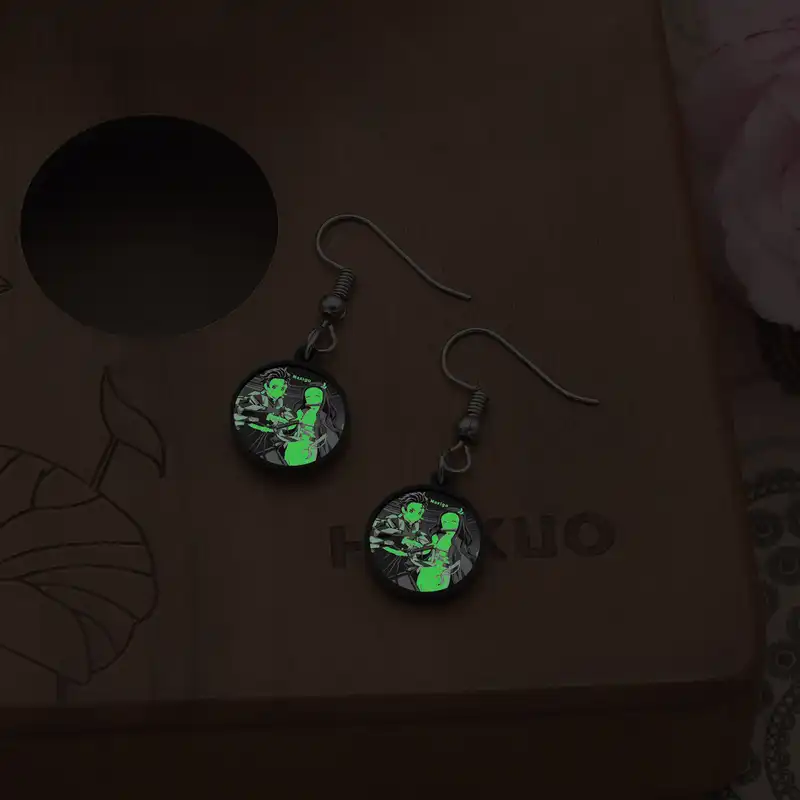 گوشواره زنانه ناکسیگو مدل شب تاب طرح شیطان کش کد ES8435