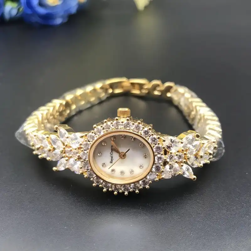 ساعت مچی عقربه ای زنانه رویال کرون مدل جواهری نگین زیرکونیوم کد 01