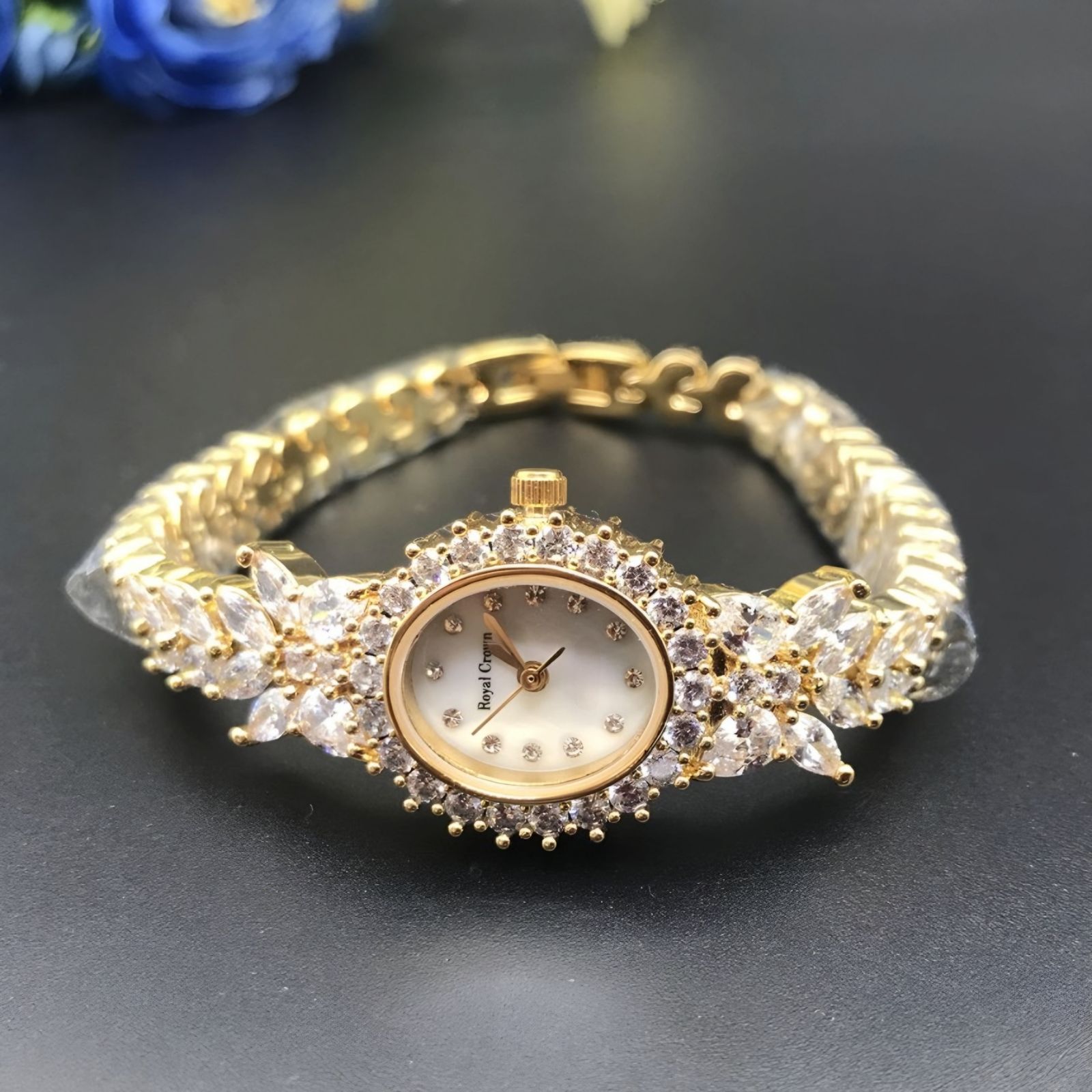 ساعت مچی عقربه ای زنانه رویال کرون مدل جواهری نگین زیرکونیوم کد 01 - - 2