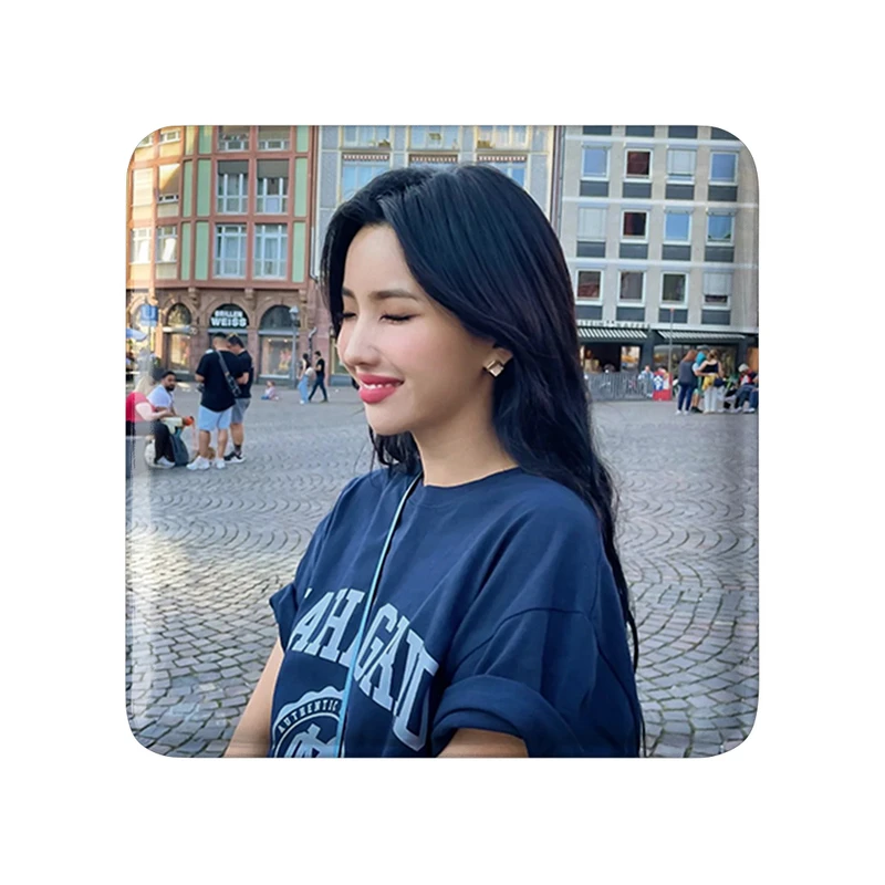 مگنت خندالو طرح سویون گروه جی آیدل GIdle  مدل مربعی کد 19568