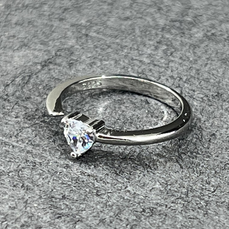 انگشتر نقره زنانه گیرا مدل قلب G371