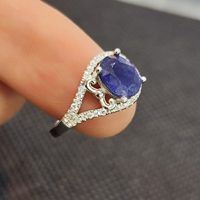 انگشتر نقره زنانه مدل سنگ یاقوت کبود آفریقایی کد 357 انگشتر نقره زنانه مدل سنگ یاقوت کبود آفریقایی کد 357