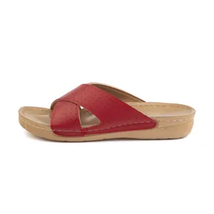 دمپایی زنانه رایکا طب مدل سایه رنگ قرمز