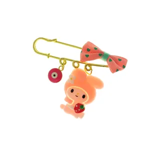 سنجاق سینه دخترانه لیمونار گالری مدل خرگوشک سه بعدی و توت فرنگی