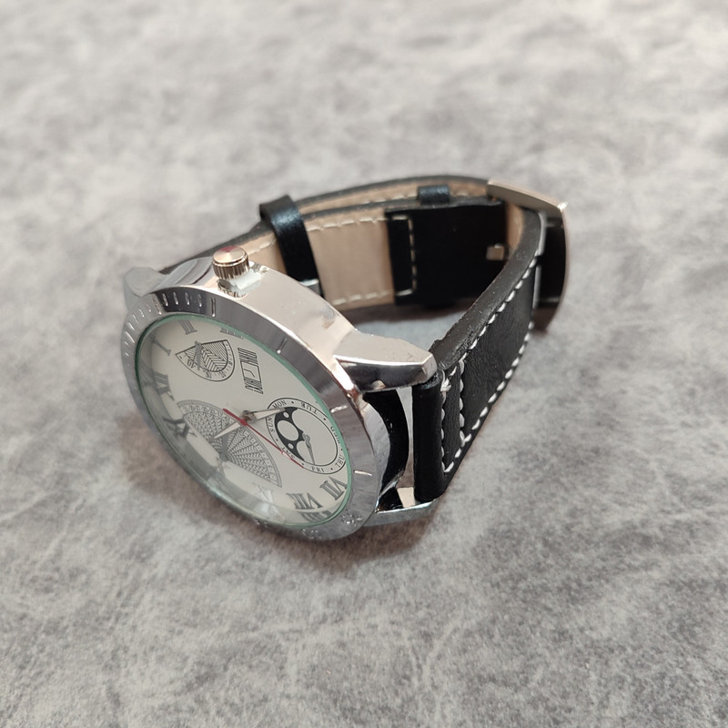 ساعت مچی عقربه‌ای مردانه مدل  بند چرمی کد 0020