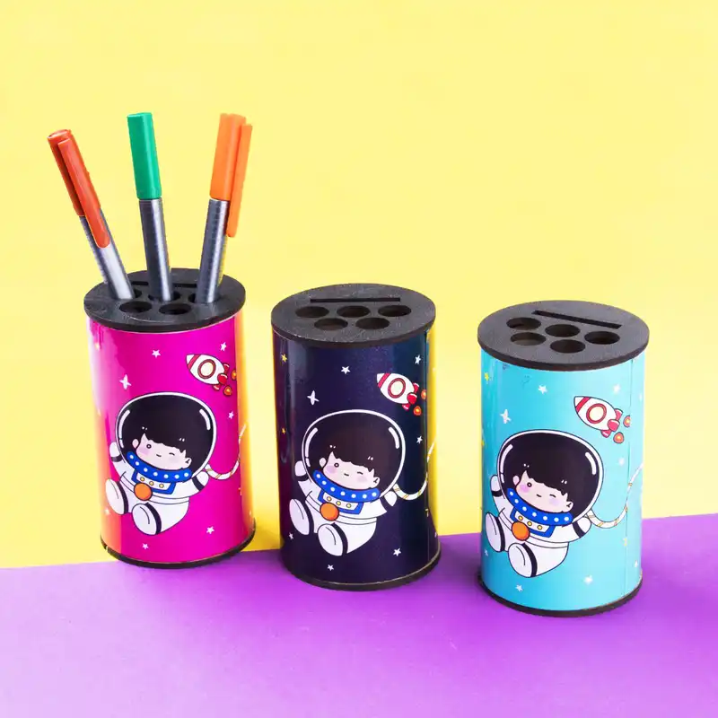 جامدادی رومیزی استوانه ای فضانورد