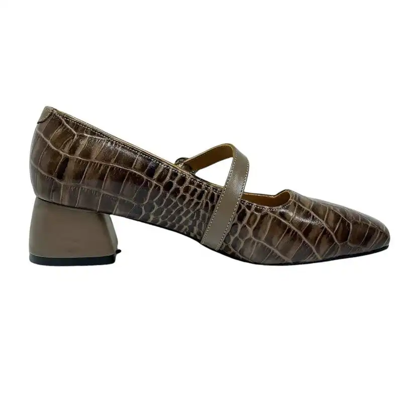 کفش زنانه سرزمین چرم کد 1645 رنگ خاکی