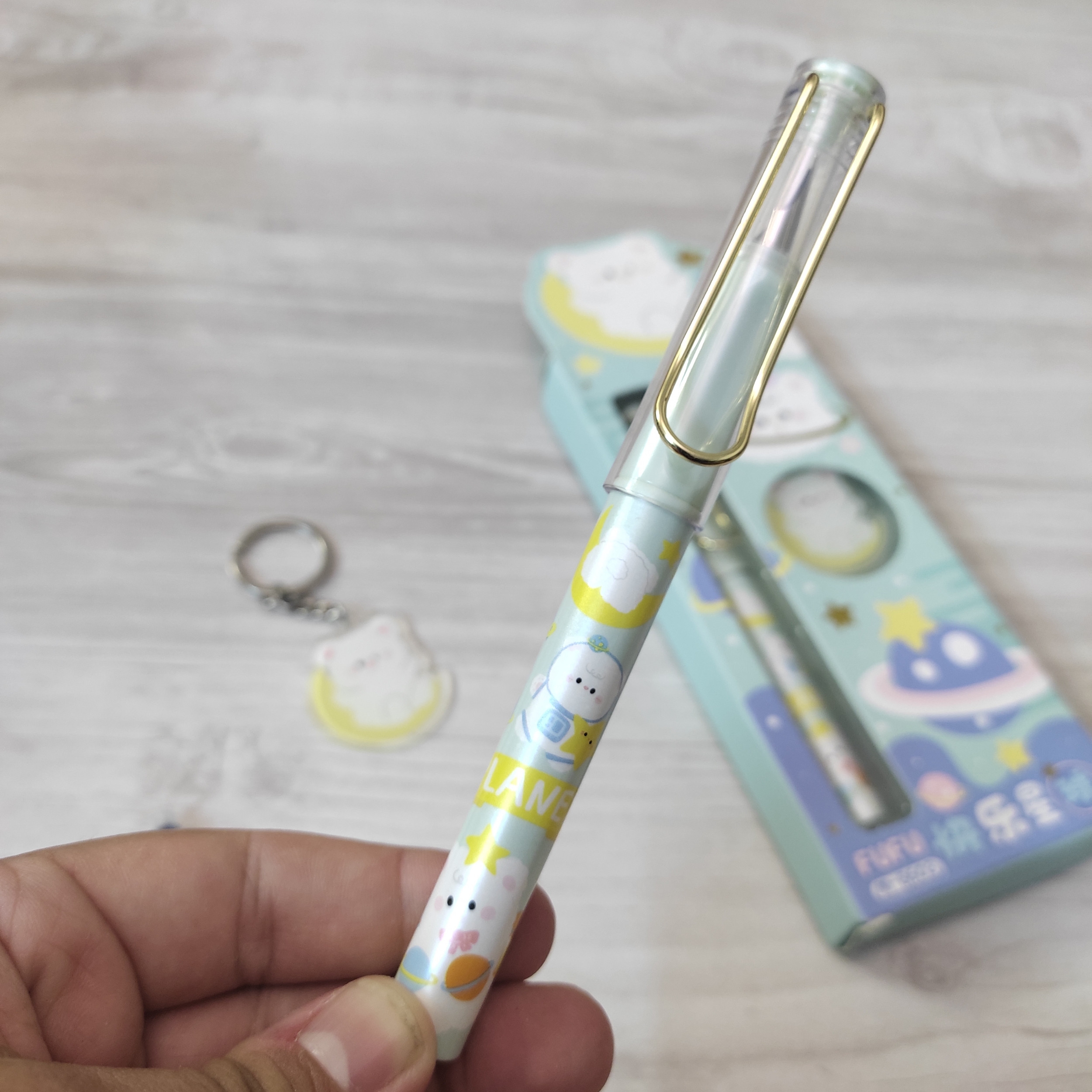 خودنویس مدل FuFu طرح خرس فضانورد به همراه جاکلیدی و جوهر یدک مجموعه 6 عددی