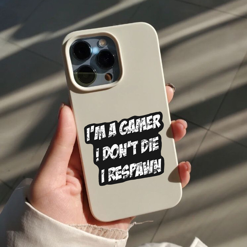 استیکر تزئینی موبایل و تبلت لولو مدل من گیمرم و نمیمیرم کد 186