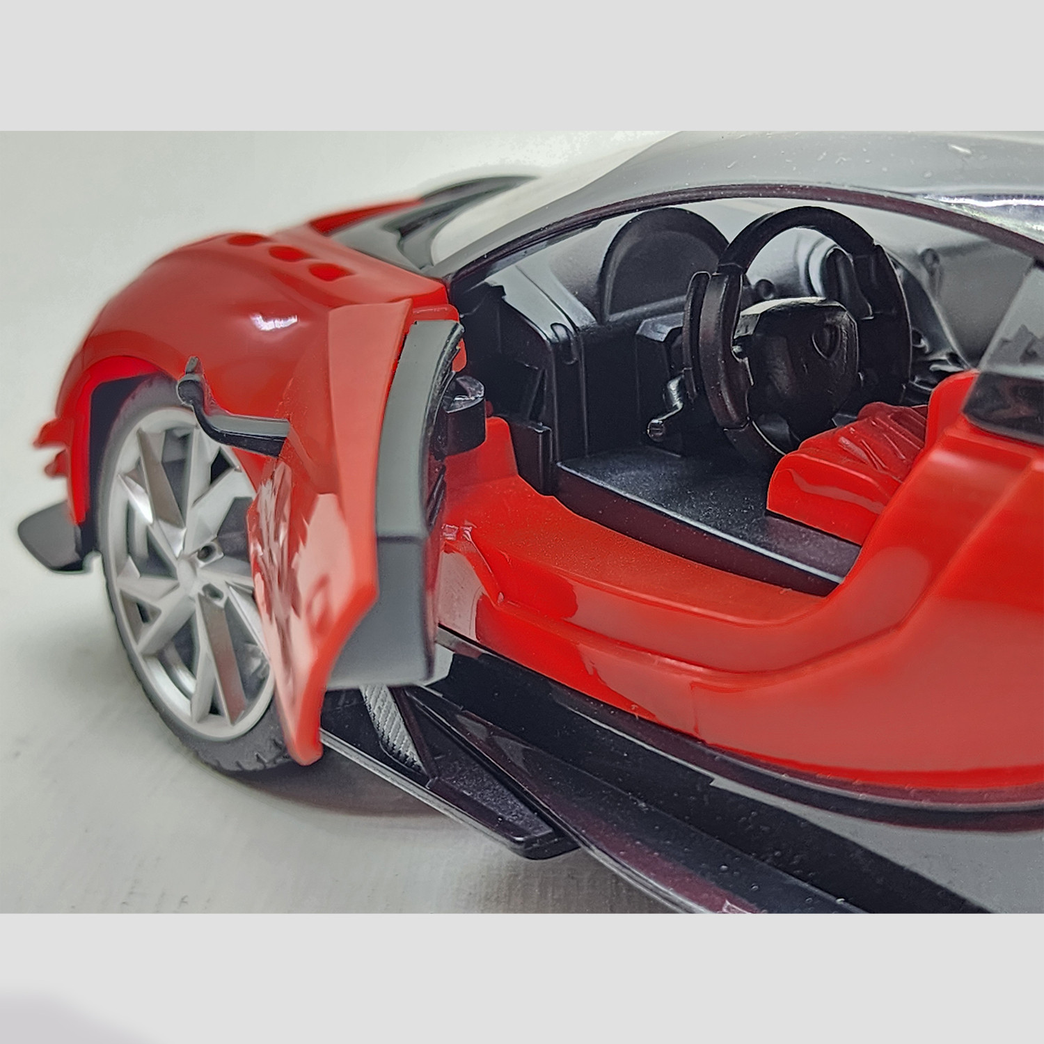 ماشین بازی کنترلی مدل فراری درب خفاشی