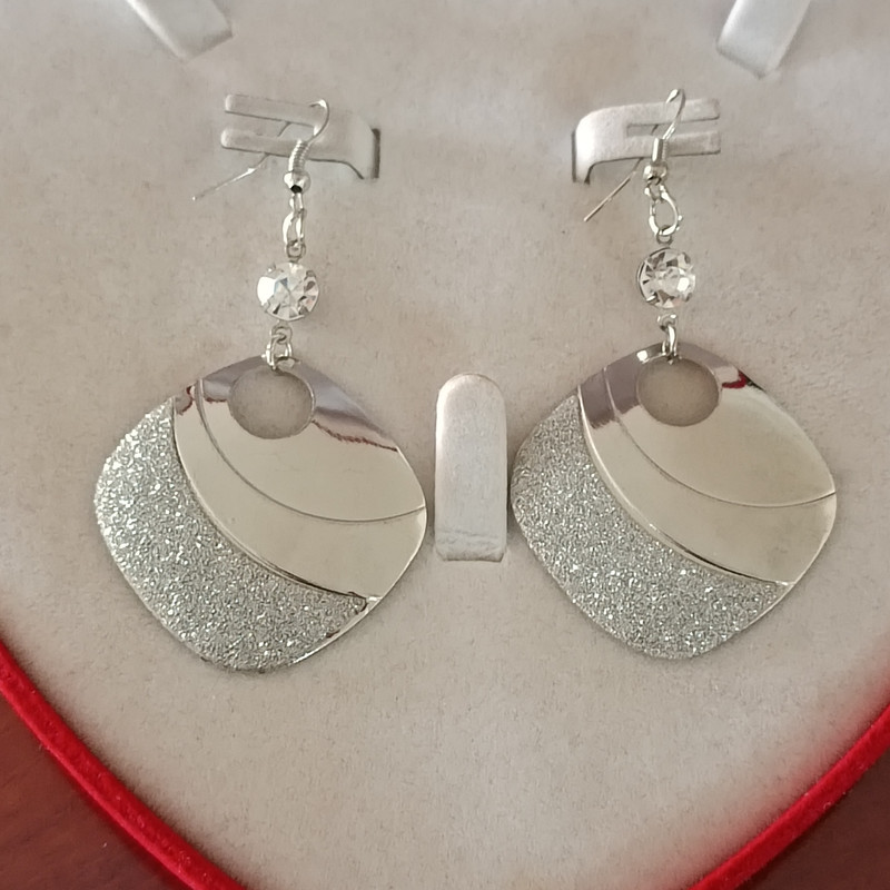 گوشواره زنانه مدل فانتزی گوشواره زنانه مدل فانتزی