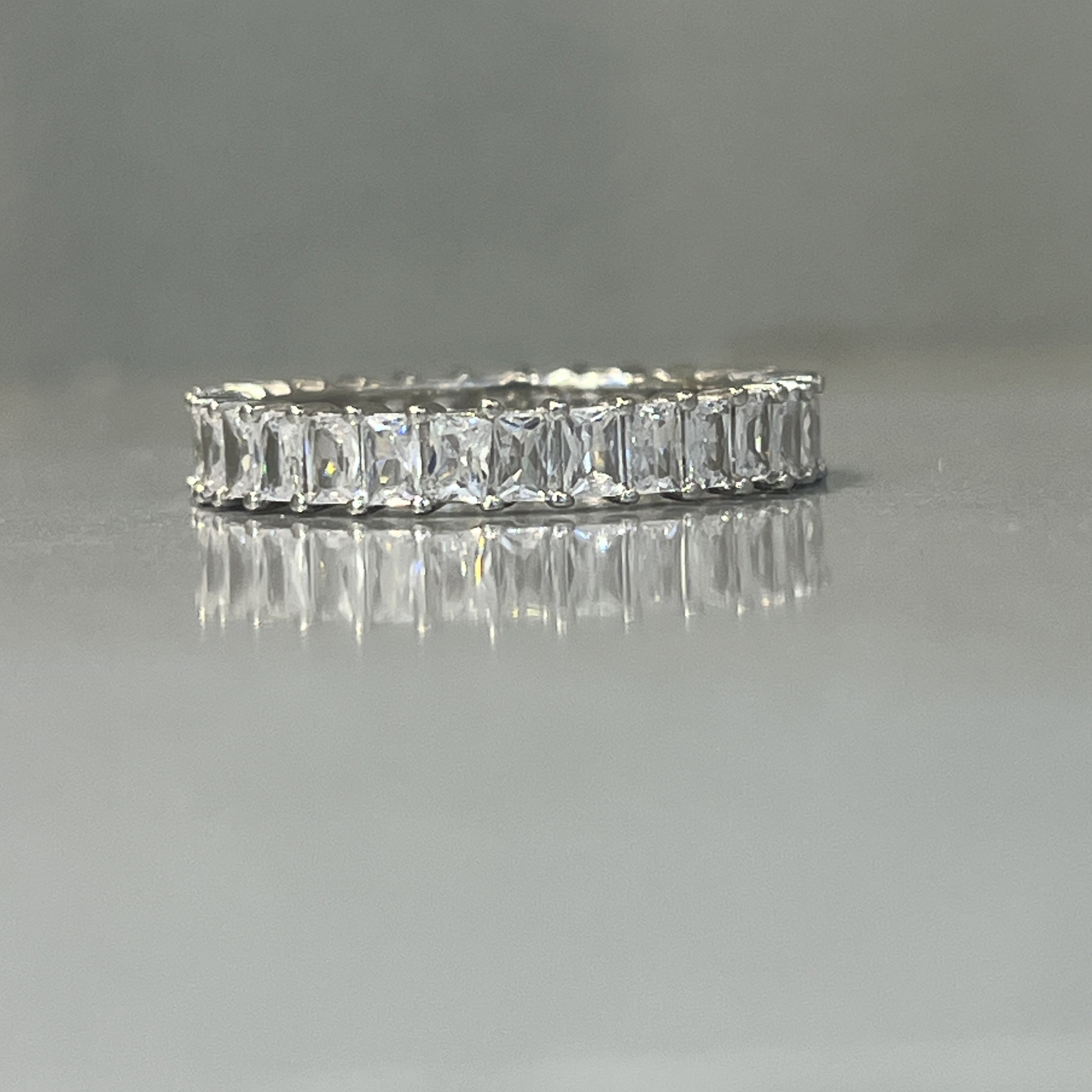 انگشتر نقره زنانه مدل جواهری مزین به نگین های اتریشی 04