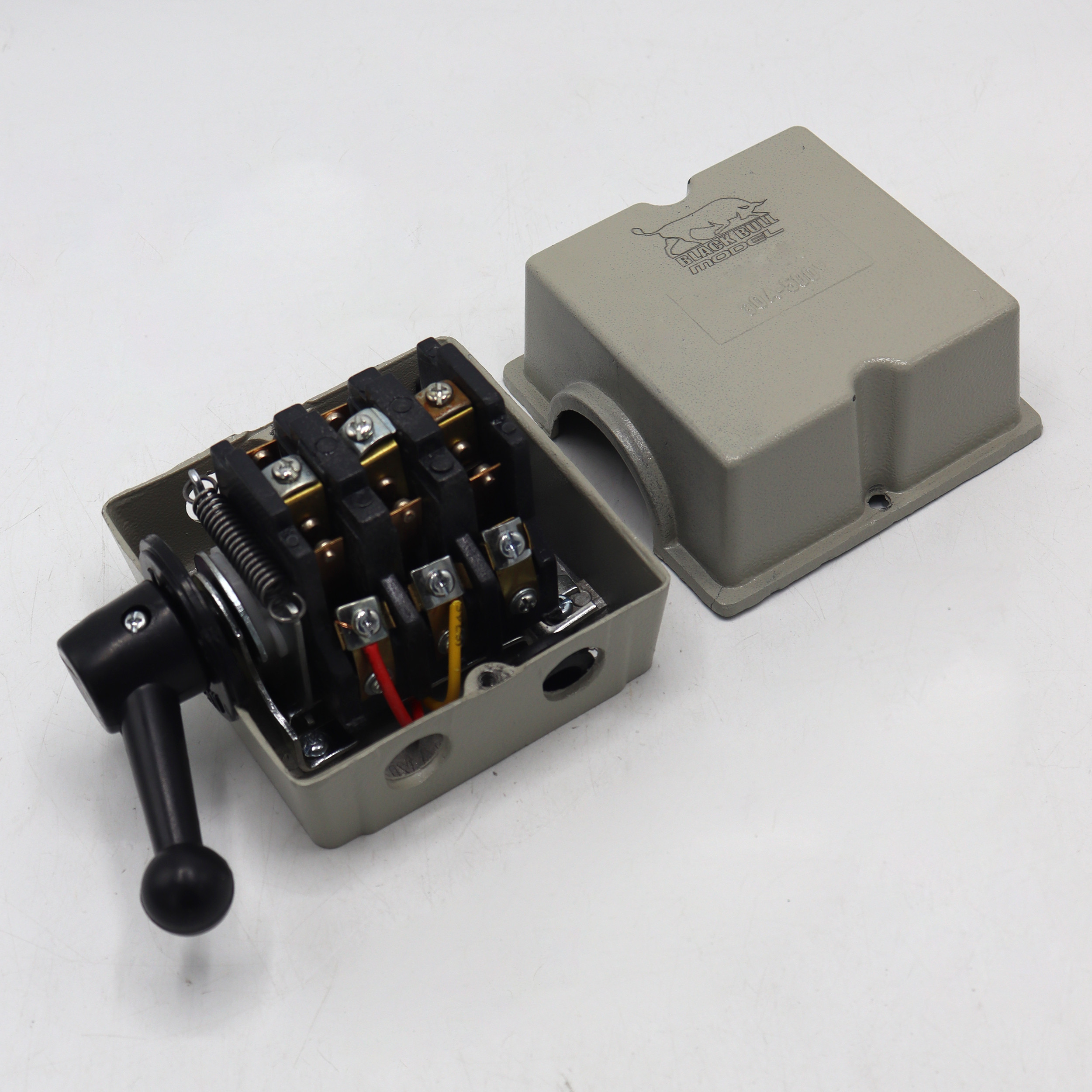 کلید بالابر ساختمانی مدل بلک بول کد YP-P-30AMP