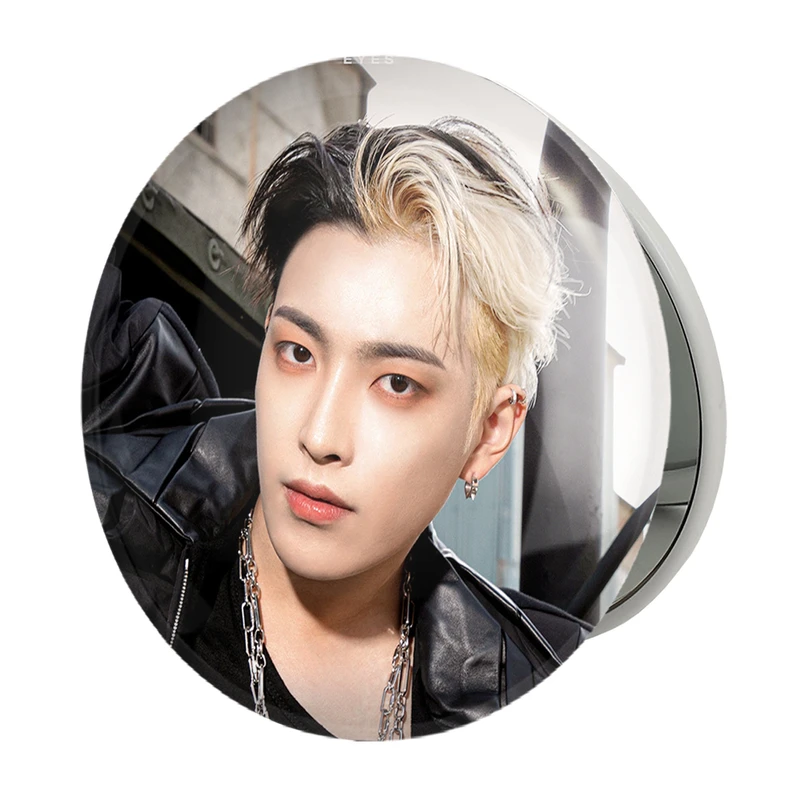 آینه جیبی خندالو طرح هونگ جونگ گروه ایتیز ATEEZ مدل تاشو کد 21241 