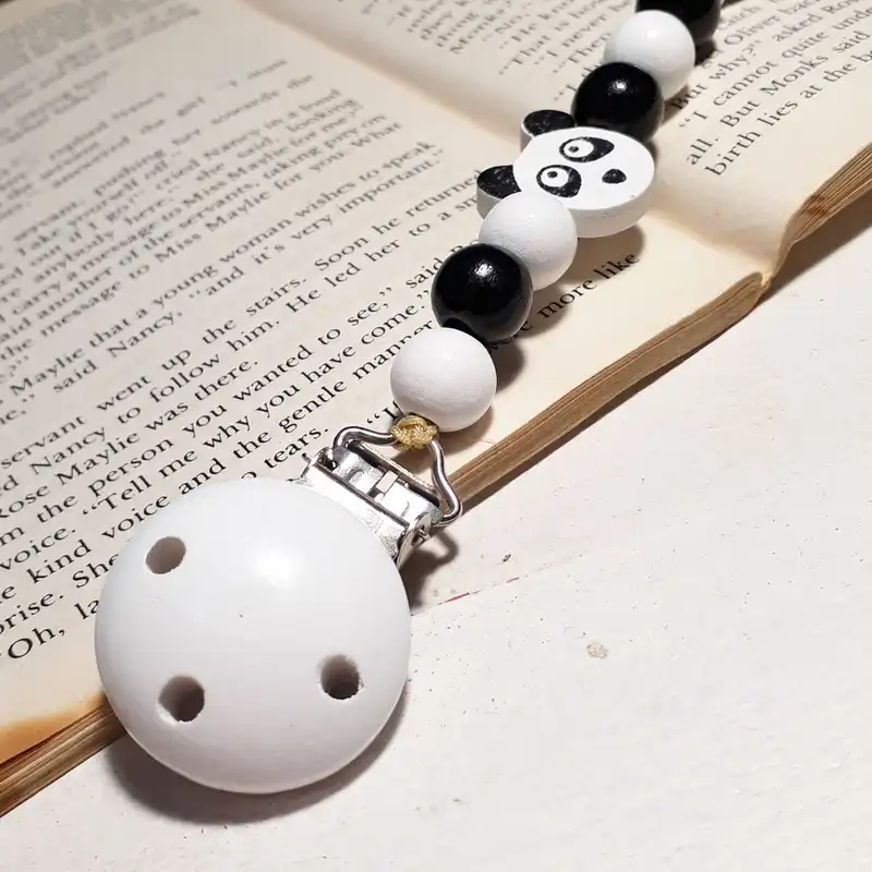 زنجیر پستانک مدل Woody toy طرح پاندا