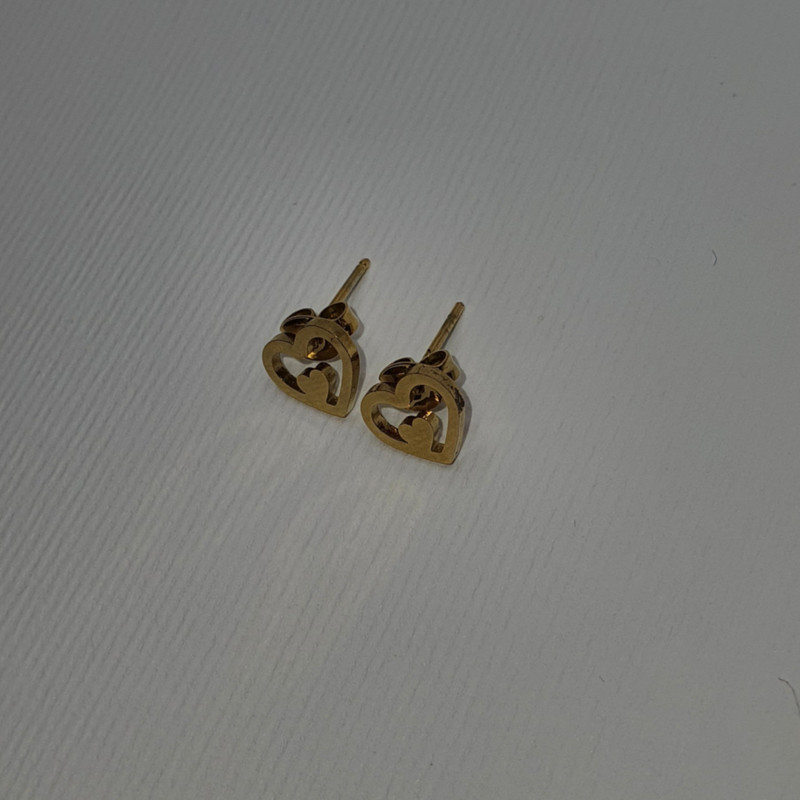 گوشواره دخترانه مدل میخی طرح دو قلب گوشواره دخترانه مدل میخی طرح دو قلب