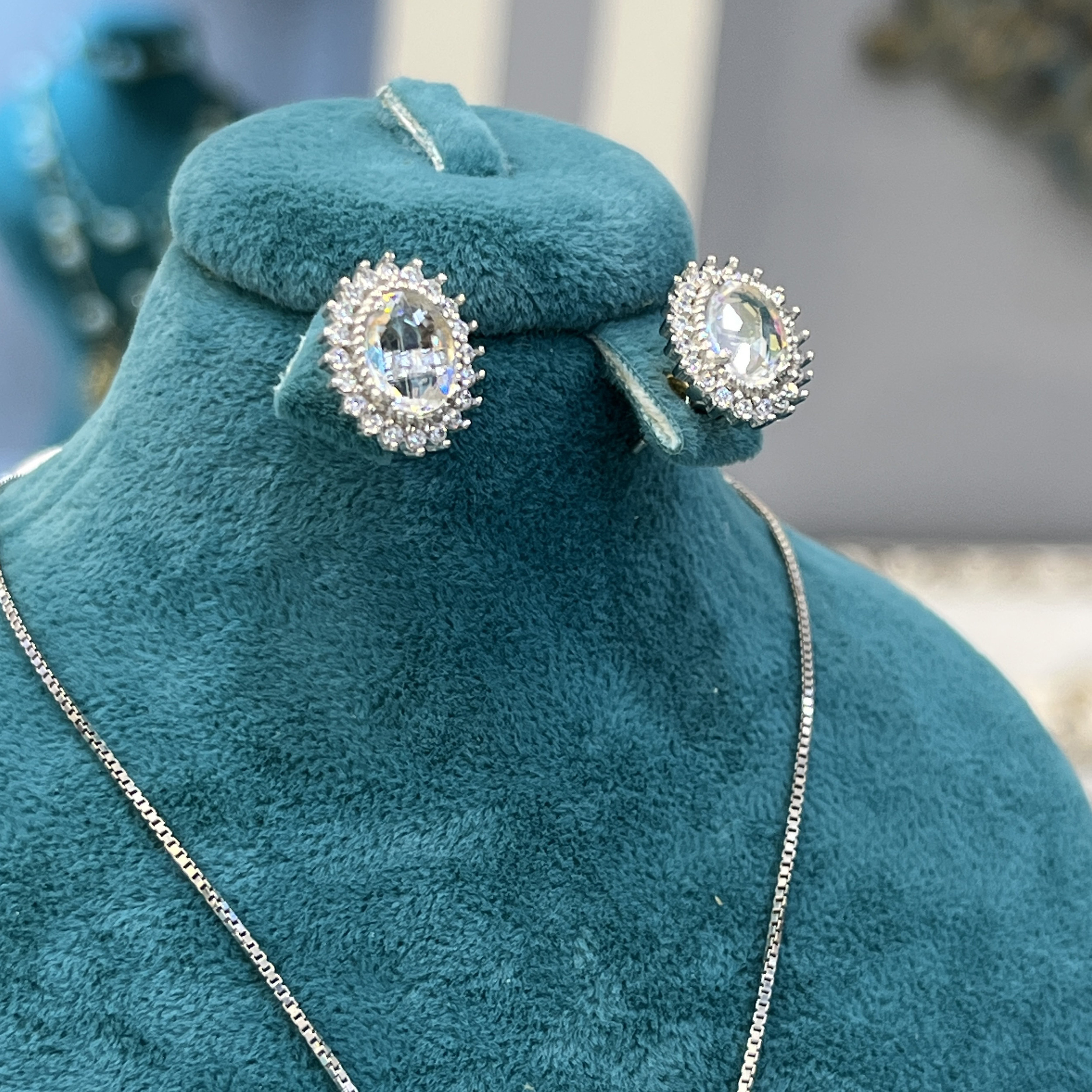 نیم ست نقره زنانه مدل  جواهری نگین های اتریشی و روکش آب رادیوم کد 0022