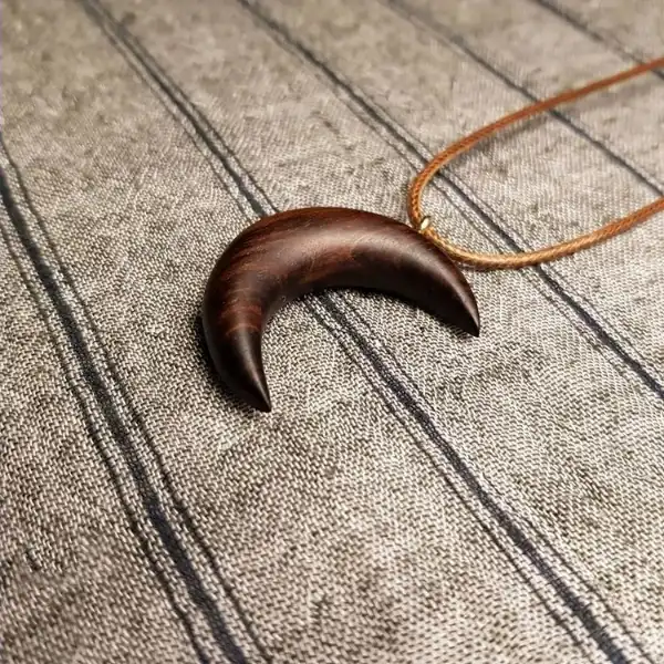 گردنبند مدل چوبی ماه