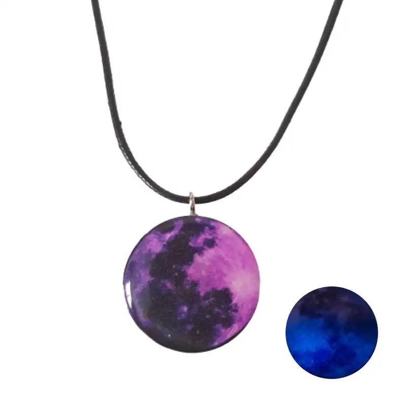 گردنبند مدل رزینی ماه شبتاب