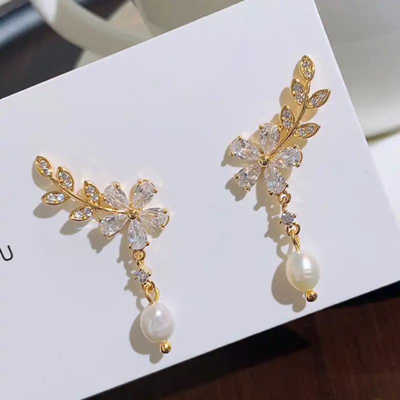 گوشواره زنانه مدل گل و برگ هلال کد 00702