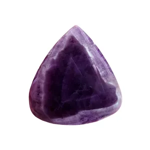 سنگ زینتی آمیتیست مدل مثلث دوار کد RTM-AM-49