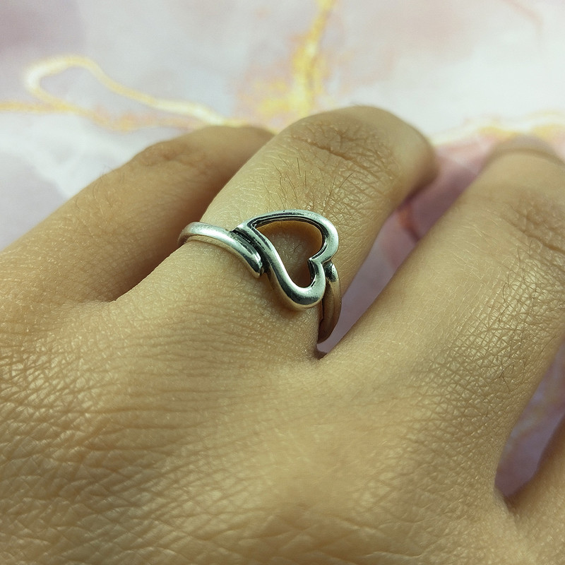 انگشتر نقره زنانه سلین کالا مدل قلب کد 190 انگشتر نقره زنانه سلین کالا مدل قلب کد 190