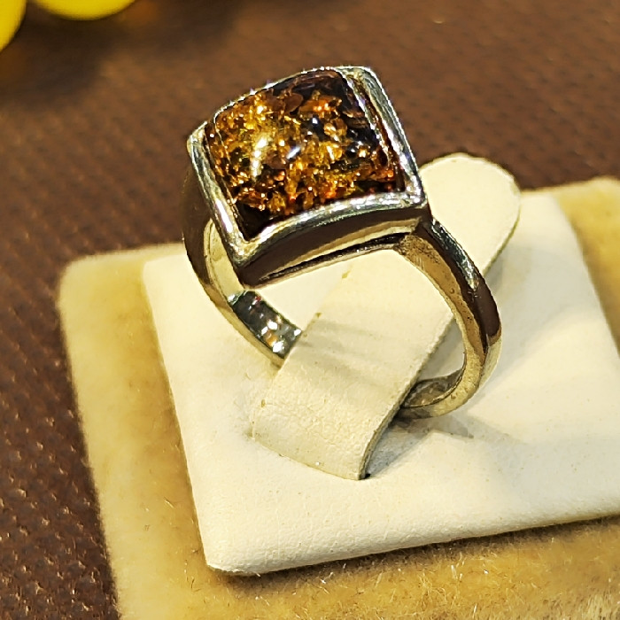 انگشتر نقره زنانه نقره جات بافندگان مدل سنگ کهربا لهستان کد 2024 انگشتر نقره زنانه نقره جات بافندگان مدل سنگ کهربا لهستان کد 2024