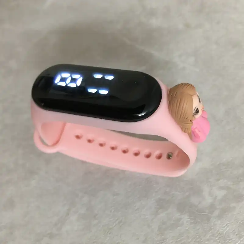 ساعت مچی دیجیتال دخترانه مدل ضد آب سیلیکونی فانتزی دخترک مدل W G PIN 22