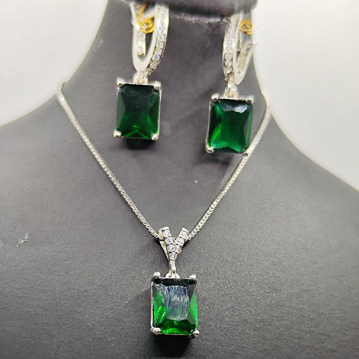 نیم ست نقره زنانه مدل سنگ زمرد کد 588