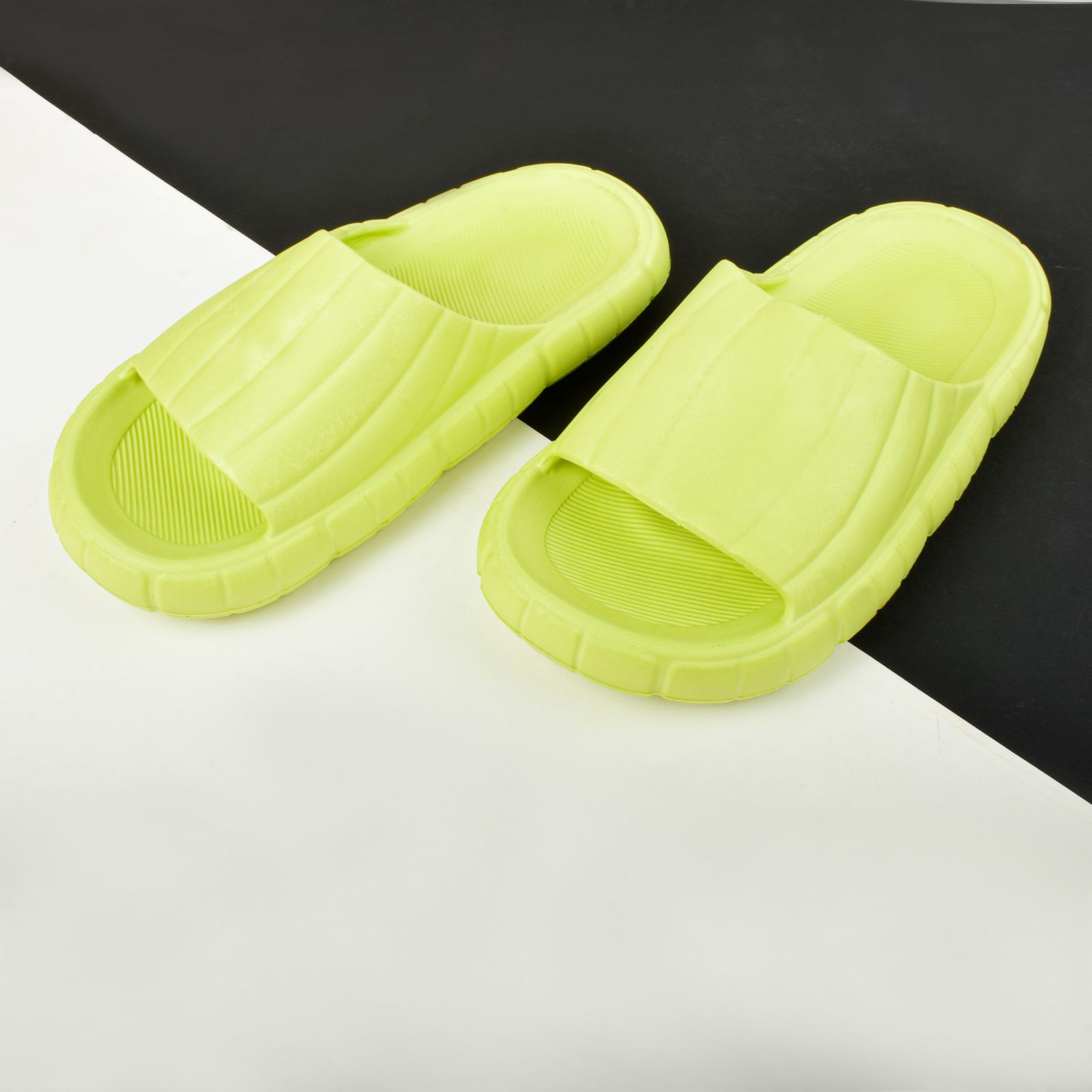 دمپایی زنانه شهپر مدل پریا نرمینه PK.4070 -  - 38