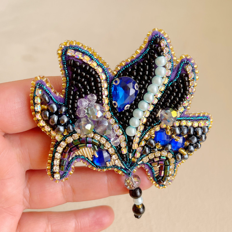 گل سینه زنانه طرح ارکیده کد 002 گل سینه زنانه طرح ارکیده کد 002