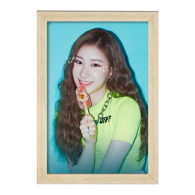 تابلو خندالو مدل چریونگ گروه ایتزی ITZY  کد 12447