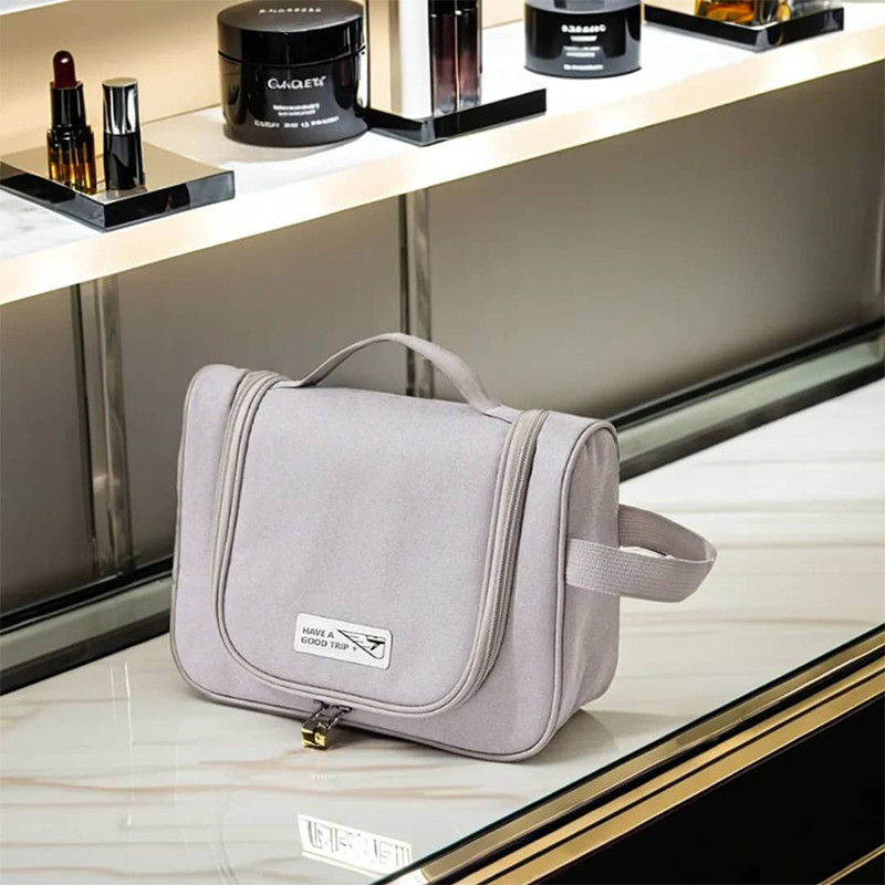 کیف لوازم آرایش زنانه مدل Everly Essence-A-732