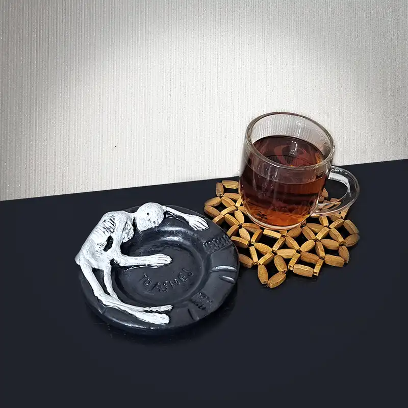 زیرسیگاری مدل اسکلت خوابیده