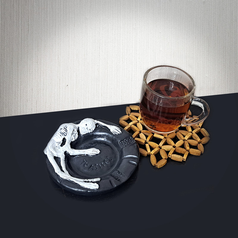 زیرسیگاری مدل اسکلت خوابیده