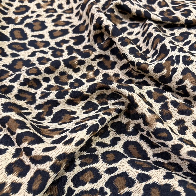 پارچه لباس عرض 1.5 متر مدل کرپ الیزه طرح پلنگی کد 2 رنگ قهوه‌ای