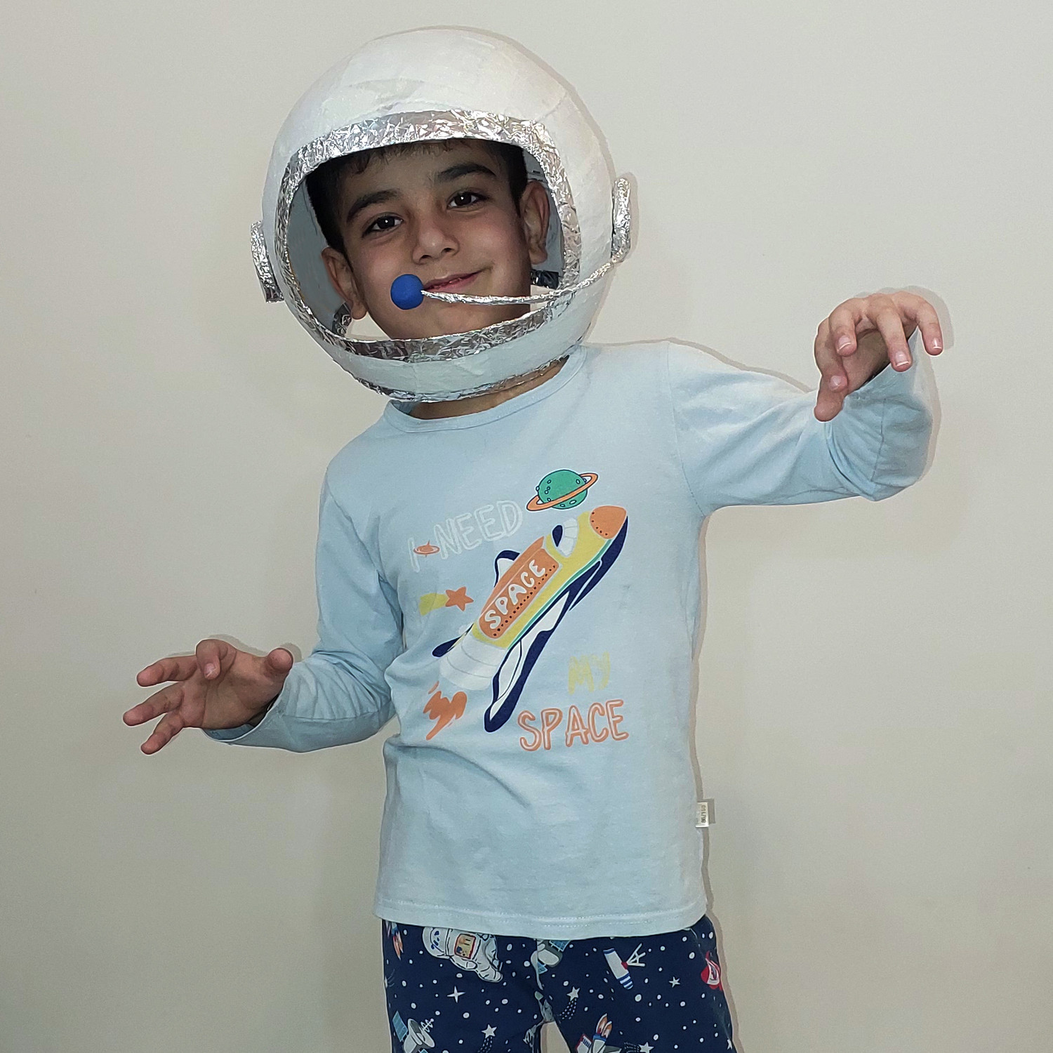 کلاه ایفای نقش مدل فضانورد
